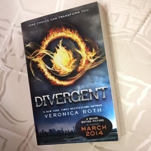 Amazing condition!! Divergent book!